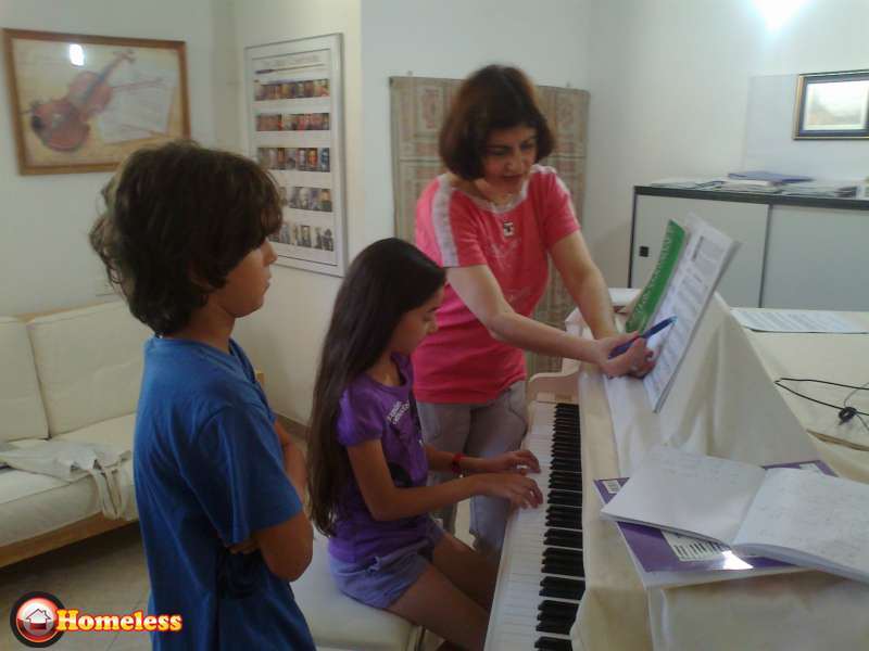 מורה לפסנתר, אקורדיון וקלידים 