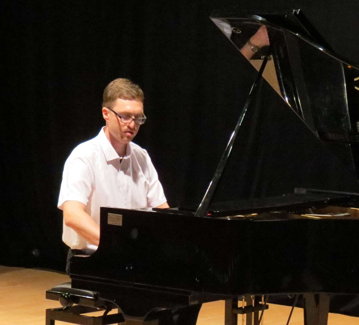 מוסיקה ונגינה - פסנתר וקלידים | אלכס מורה לפסנתר אורגן וחל... 