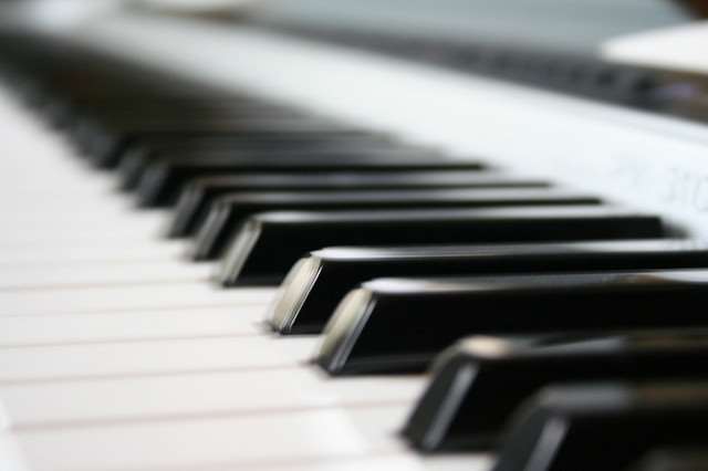 מוסיקה ונגינה - פסנתר וקלידים | שיעורים פרטיים בפסנתר וקלידים 