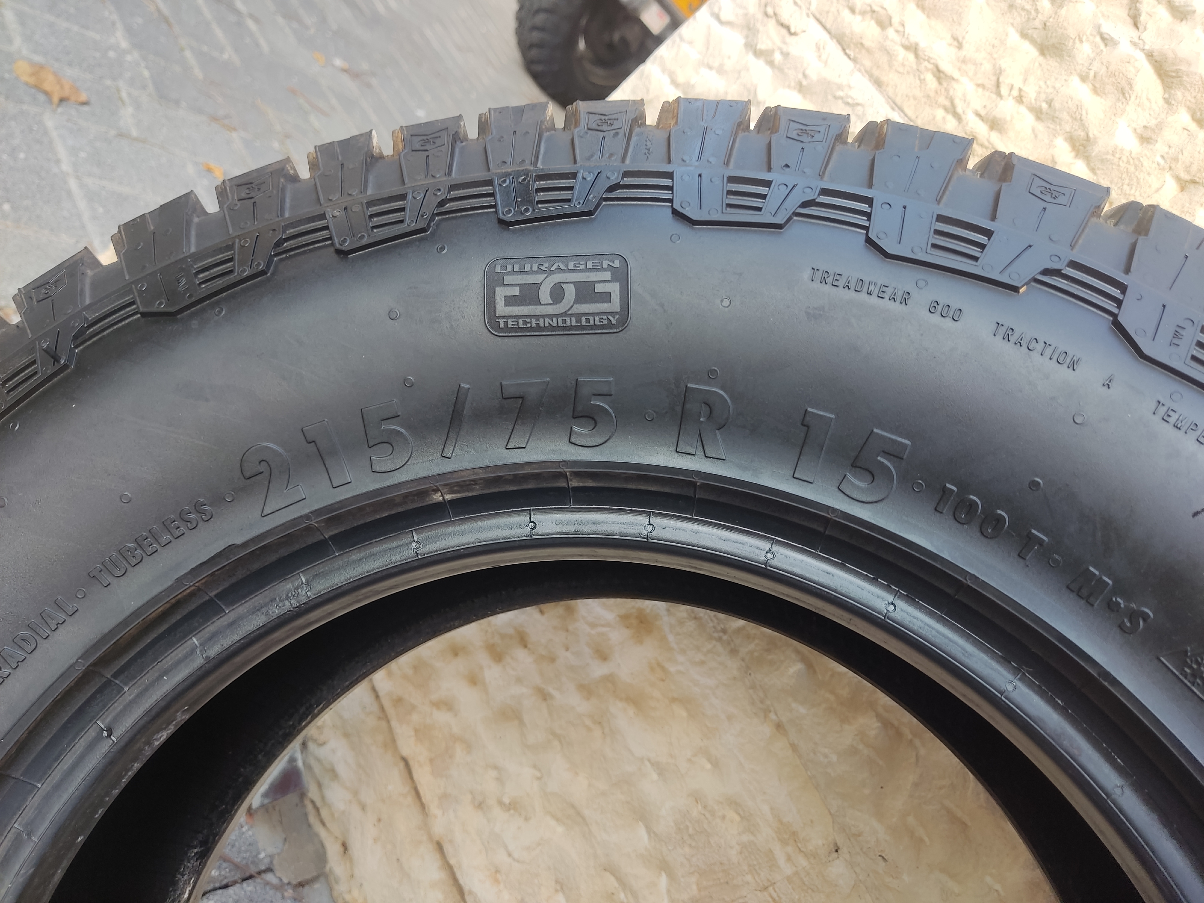 תמונה 3 ,5 צמיגי 50/50 215/75R15 Grabbe אביזרים 4x4 צמיגים וג`אנטים