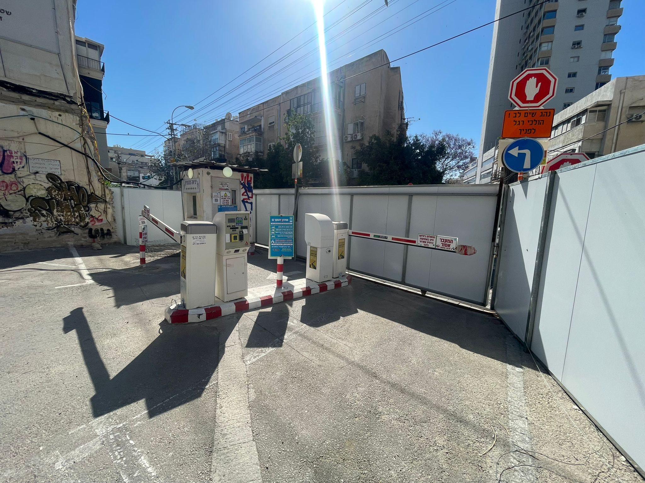 תמונה 3 ,מחסומים שערים חשמליים מחפשים אביזרים שונות