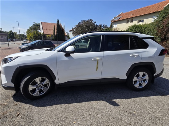 תמונה 1 ,טויוטה C-HR יד 1 2019 180000 ק"מ