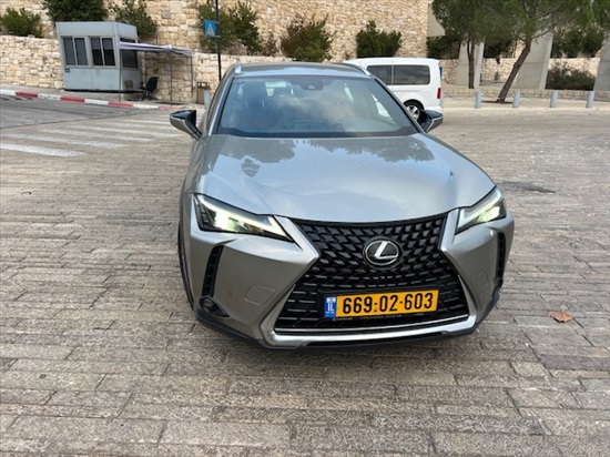 תמונה 2 ,לקסוס UX יד 1 2023 35000 ק"מ