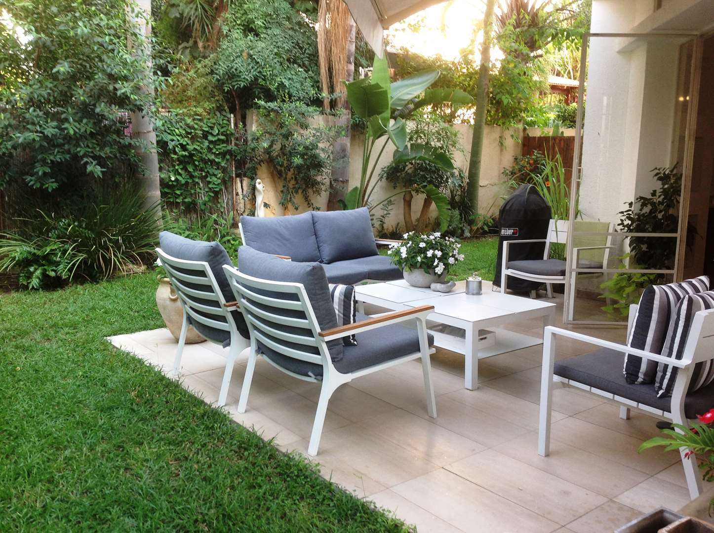 דו משפחתי למכירה 8 חדרים ברמת השרון בית משופץ מואר ומקסים 