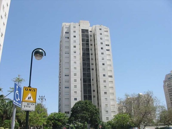 דירה למכירה 4.5 חדרים בהרצליה השופטים