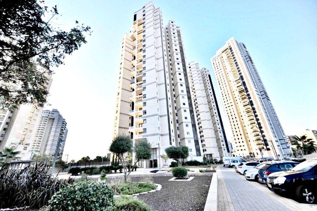 דירה למכירה 4 חדרים בבת ים הנביאים 