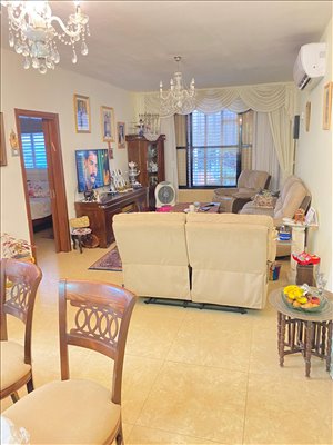 דירה למכירה 4 חדרים בבת ים בר יהודה 