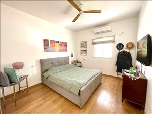 דירה למכירה 4 חדרים ברחובות חיים וייצמן 