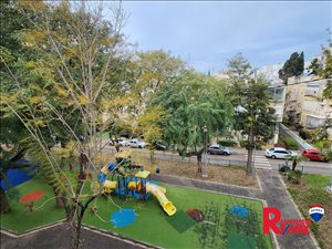 דירה למכירה 2.5 חדרים בבת ים מרכז העיר זמנהוף 2 
