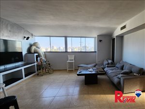 דירה למכירה 8 חדרים בחולון רסקו א' הרצוג 2 