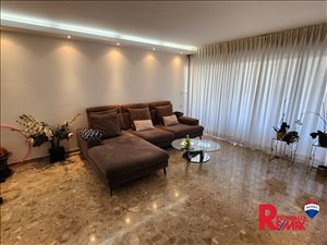 דירה למכירה 5 חדרים בחולון קרית בן גוריון משה דיין 58 