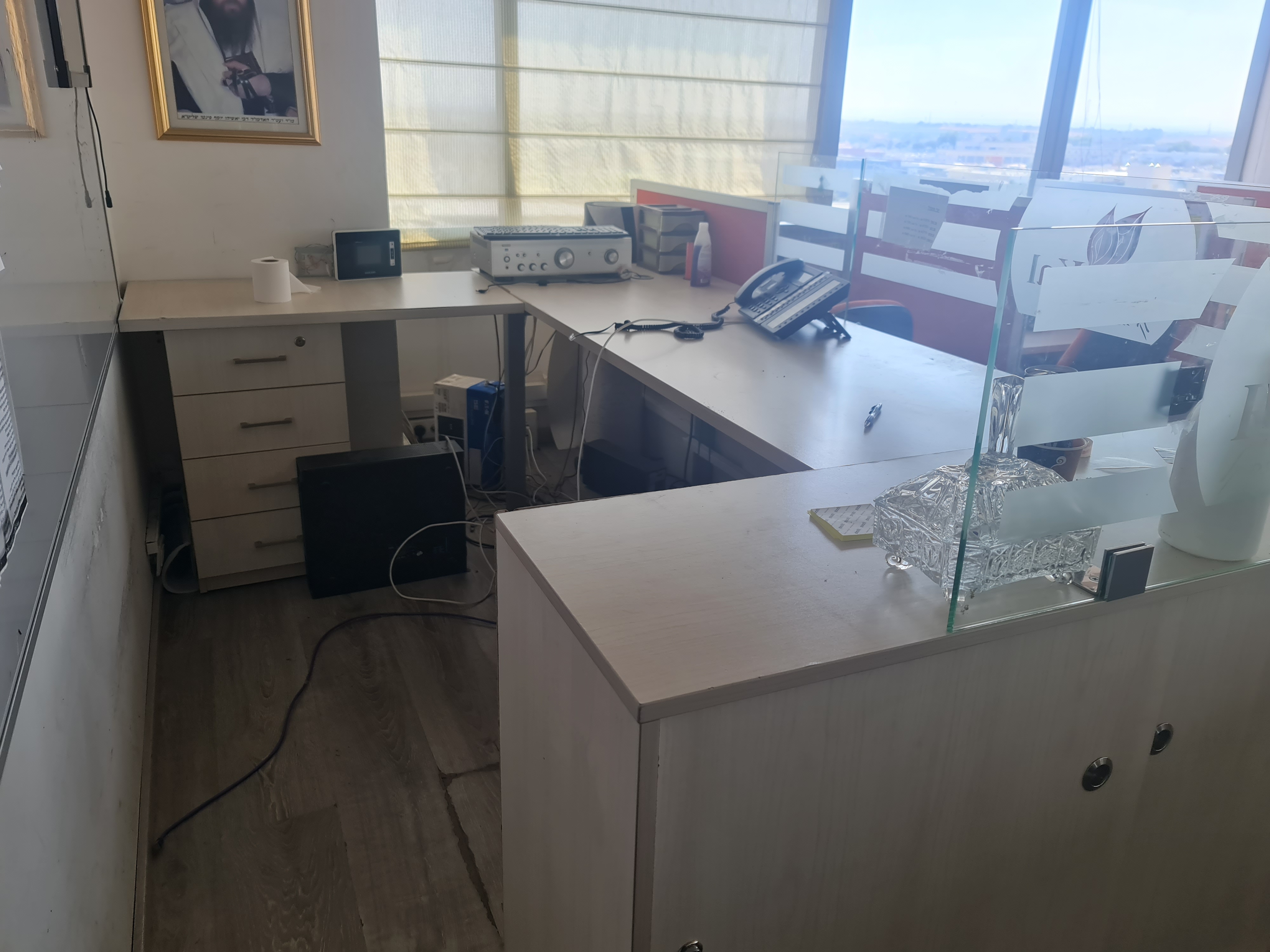תמונה 4 ,עמדות טלמרקטינג מודולריות  למכירה באשדוד ציוד משרדי  תכולת משרד