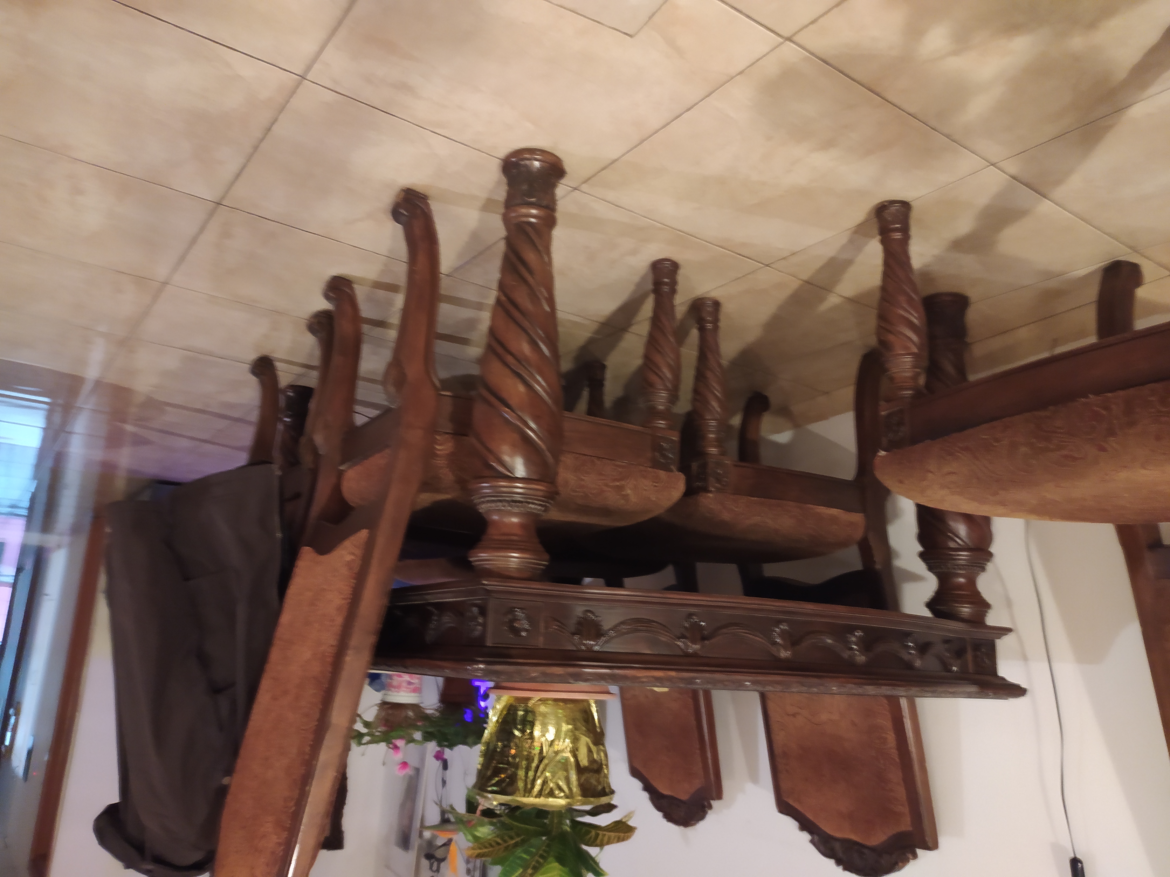 תמונה 3 ,שולחן אוכל ו8 כסאות למכירה בחיפה ריהוט  פינת אוכל