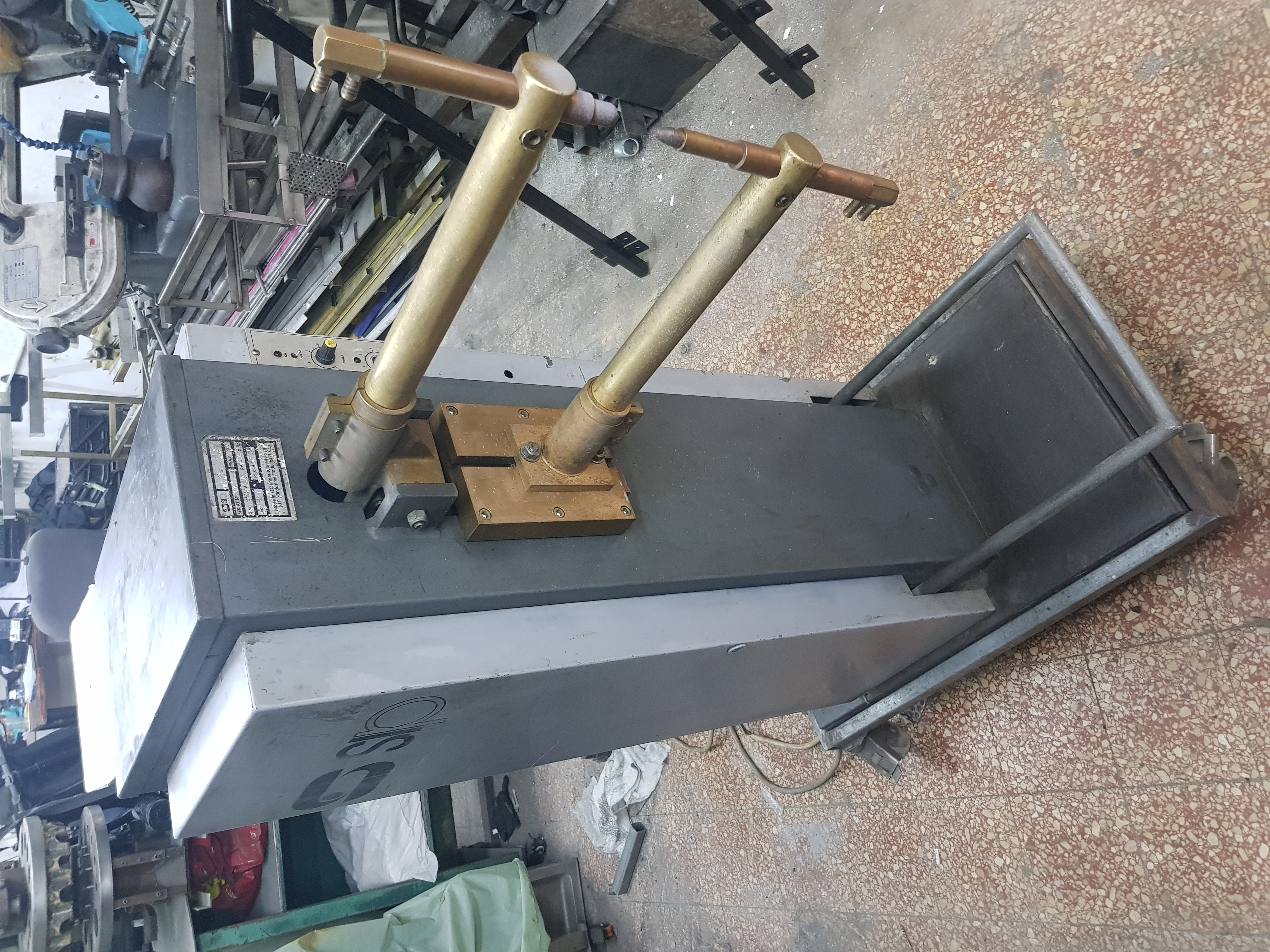 תמונה 1 ,רתכת נקודות פונג שויזר  למכירה במבשרת ציון ציוד לתעשייה  רתכות