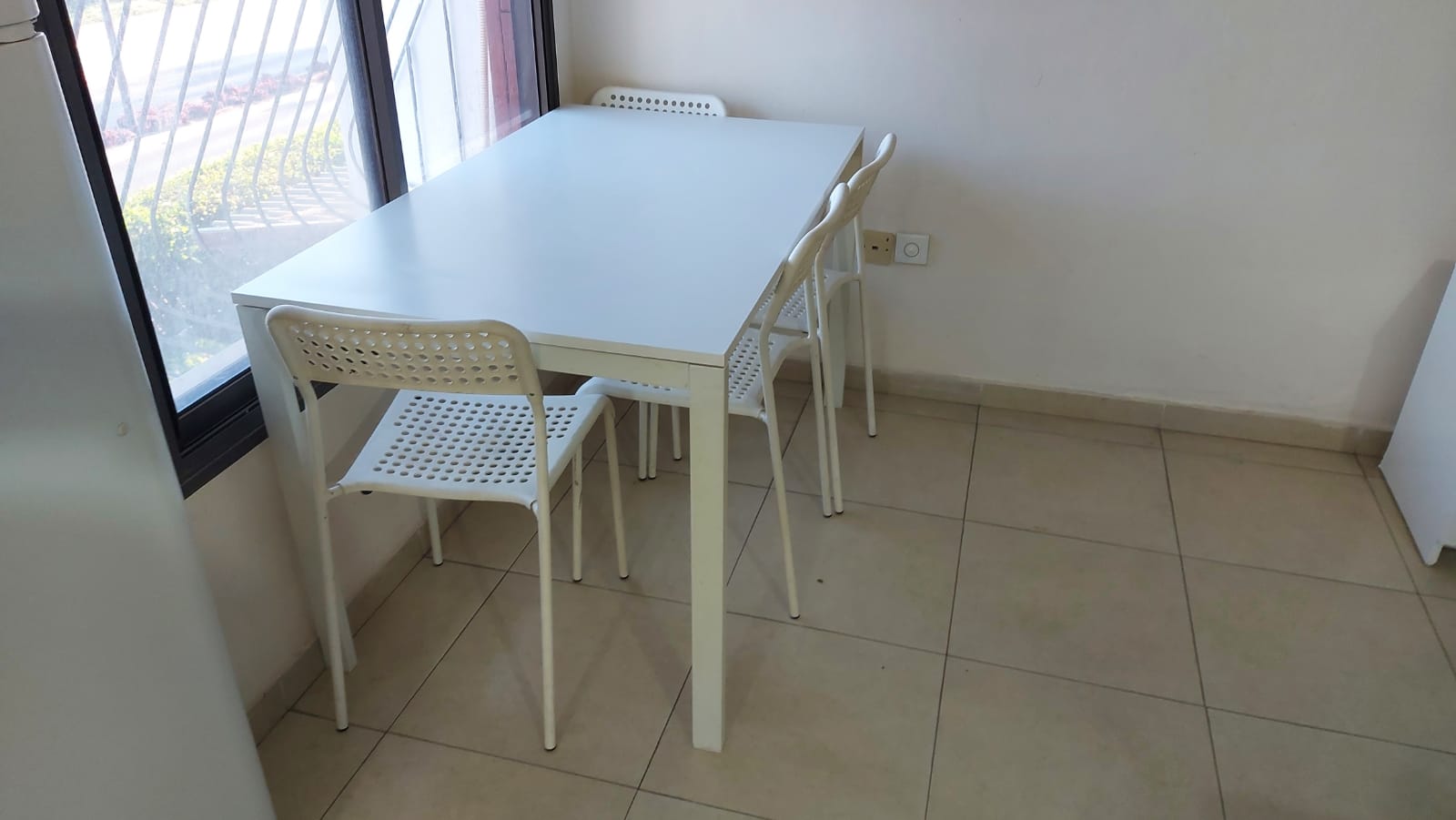 תמונה 1 ,שולחן אוכל + 4 כיסאות למכירה ברחובות ריהוט  שולחנות