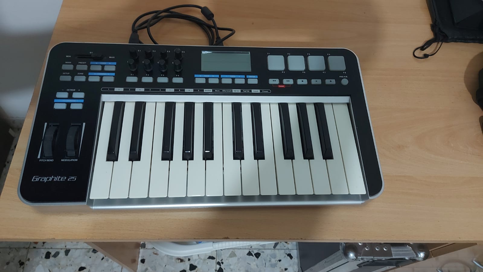 תמונה 1 ,מקלדת שליטה Samson Graphite m2 למכירה ברחובות ציוד לדיג'יי ואולפנים  אחר