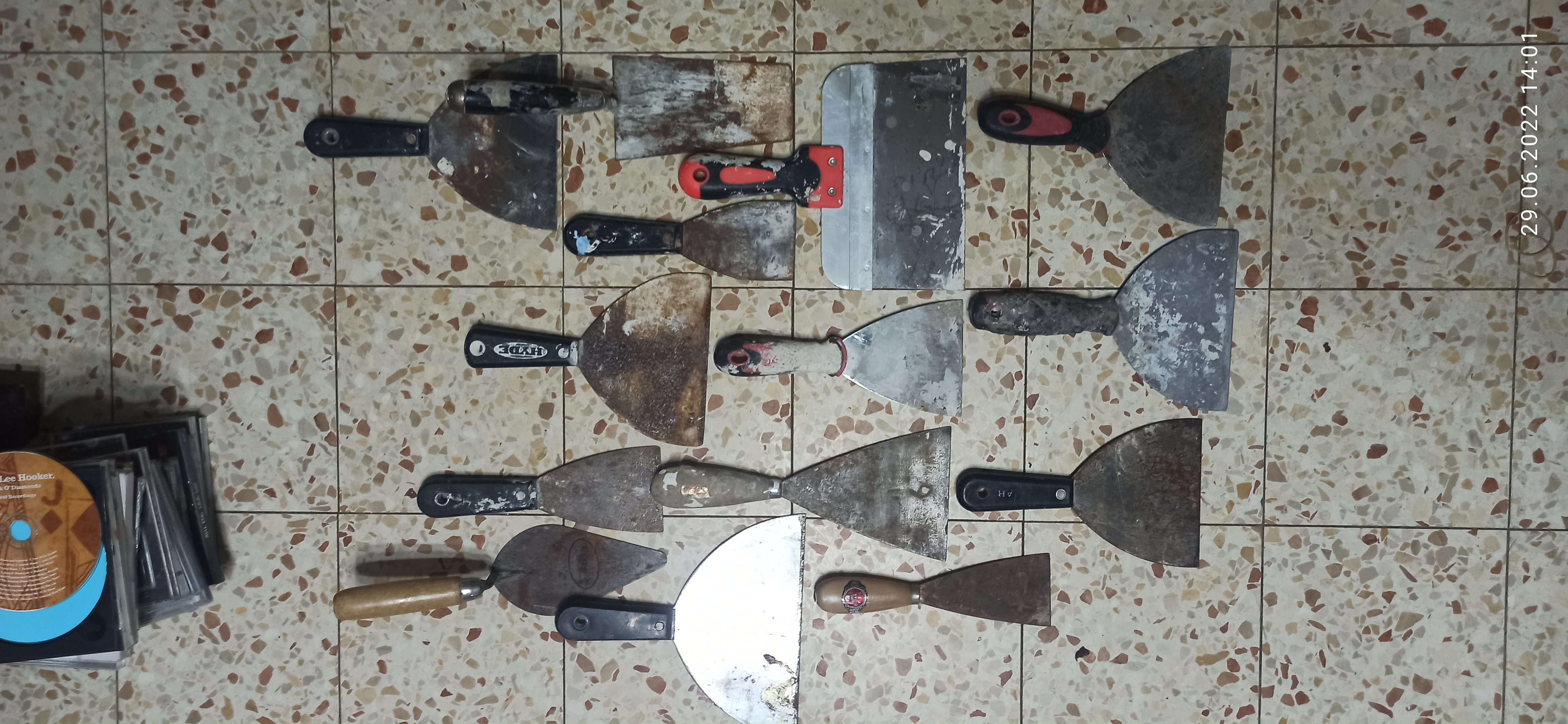 תמונה 1 ,14 שפכטלים שונים למכירה ביבנה כלי עבודה  כלים לבנין