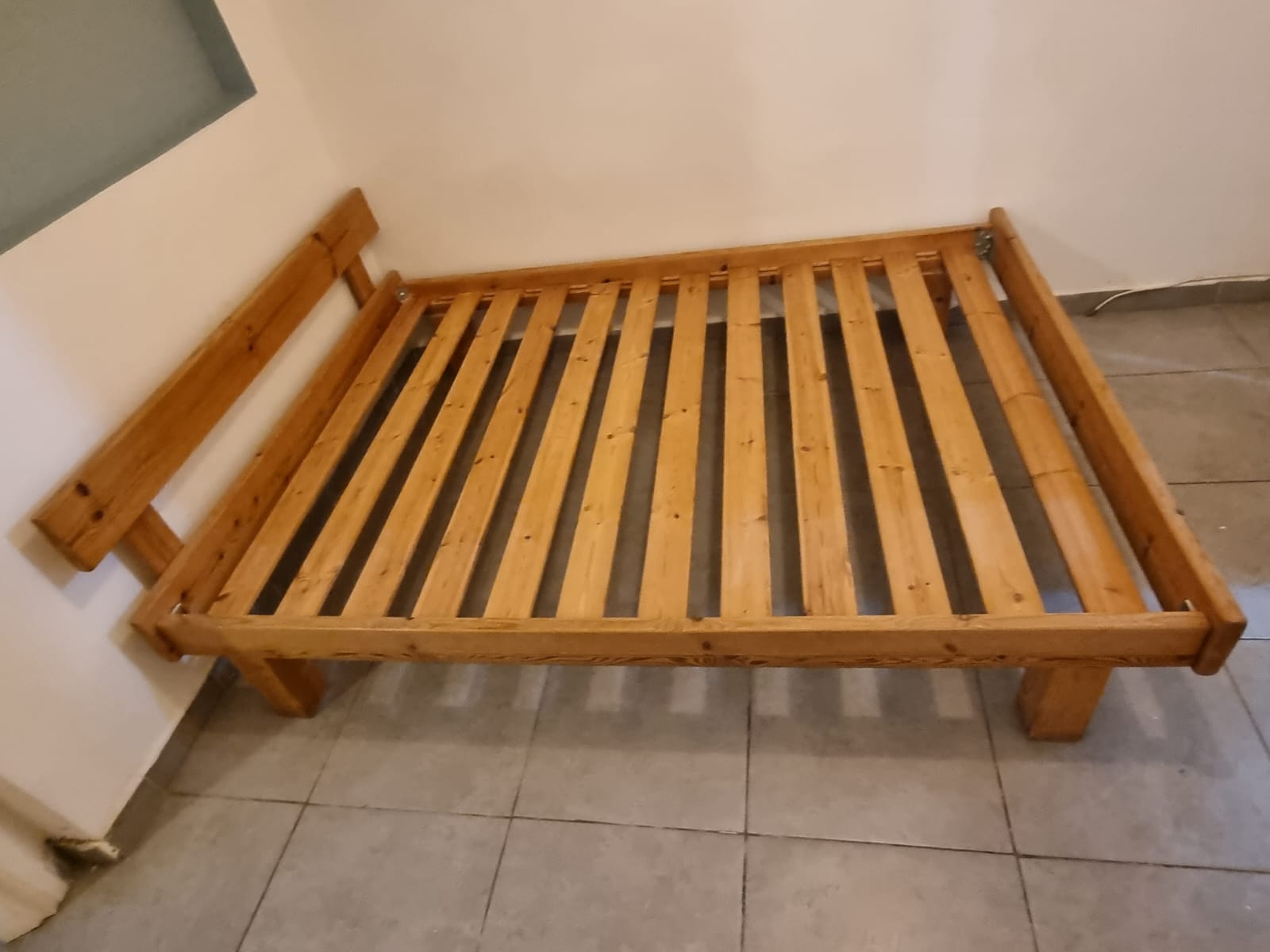תמונה 1 ,עירית למכירה בפתח תקווה ריהוט  מיטות