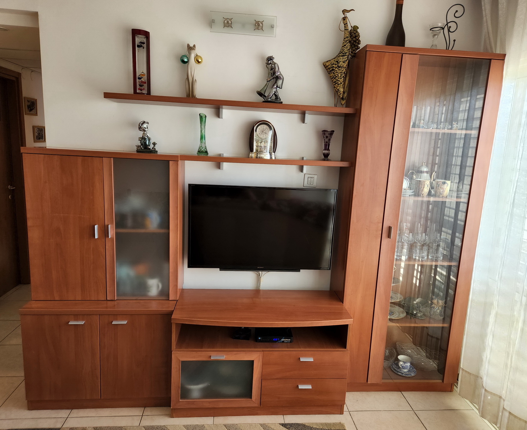תמונה 1 ,ביאנה למכירה בתל אביב יפו ריהוט  מזנון/ ויטרינה