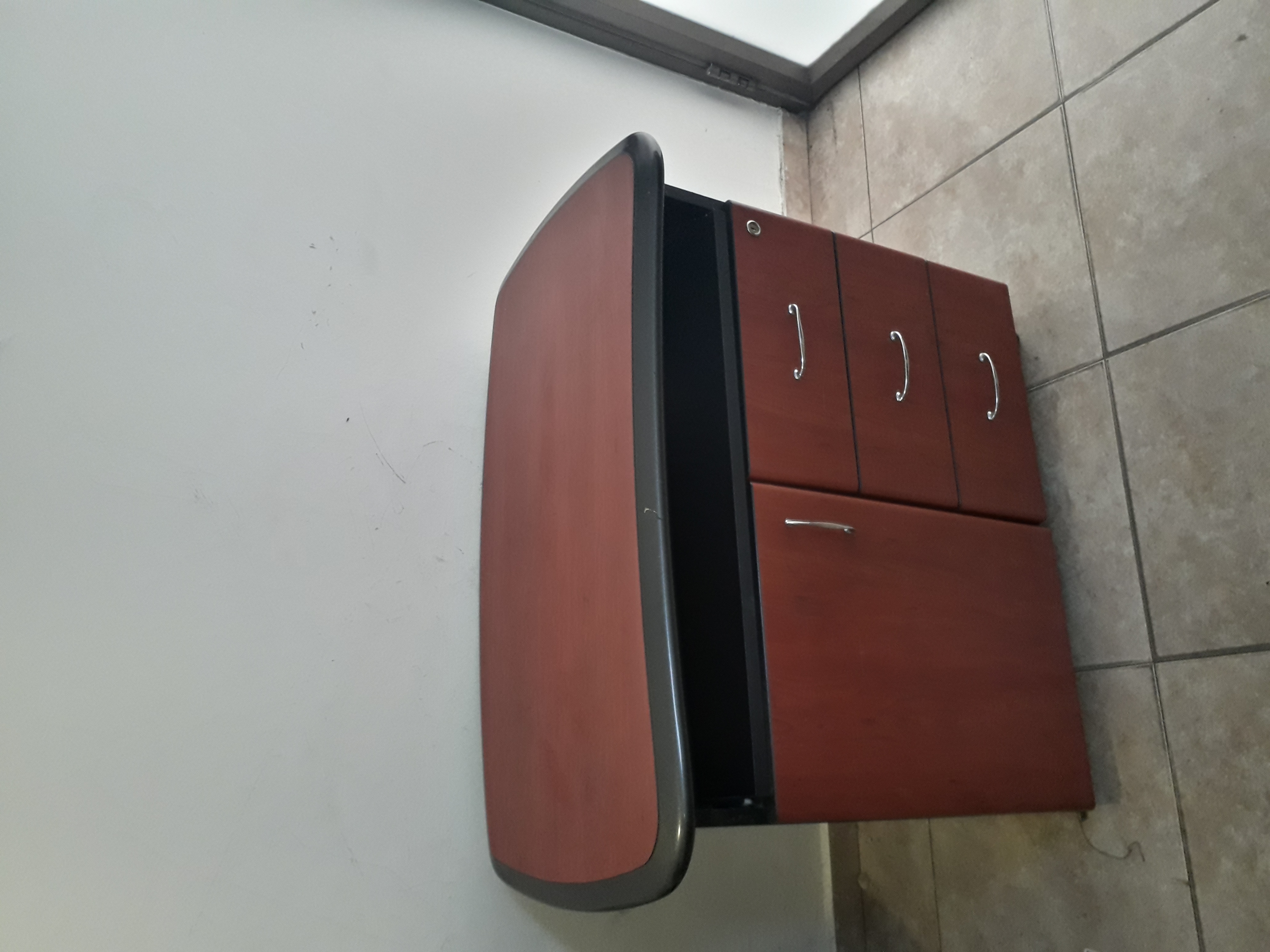 תמונה 1 ,ארונית ו4 מגירות + מדף נשלף למכירה בבני ברק ריהוט  ריהוט משרדי