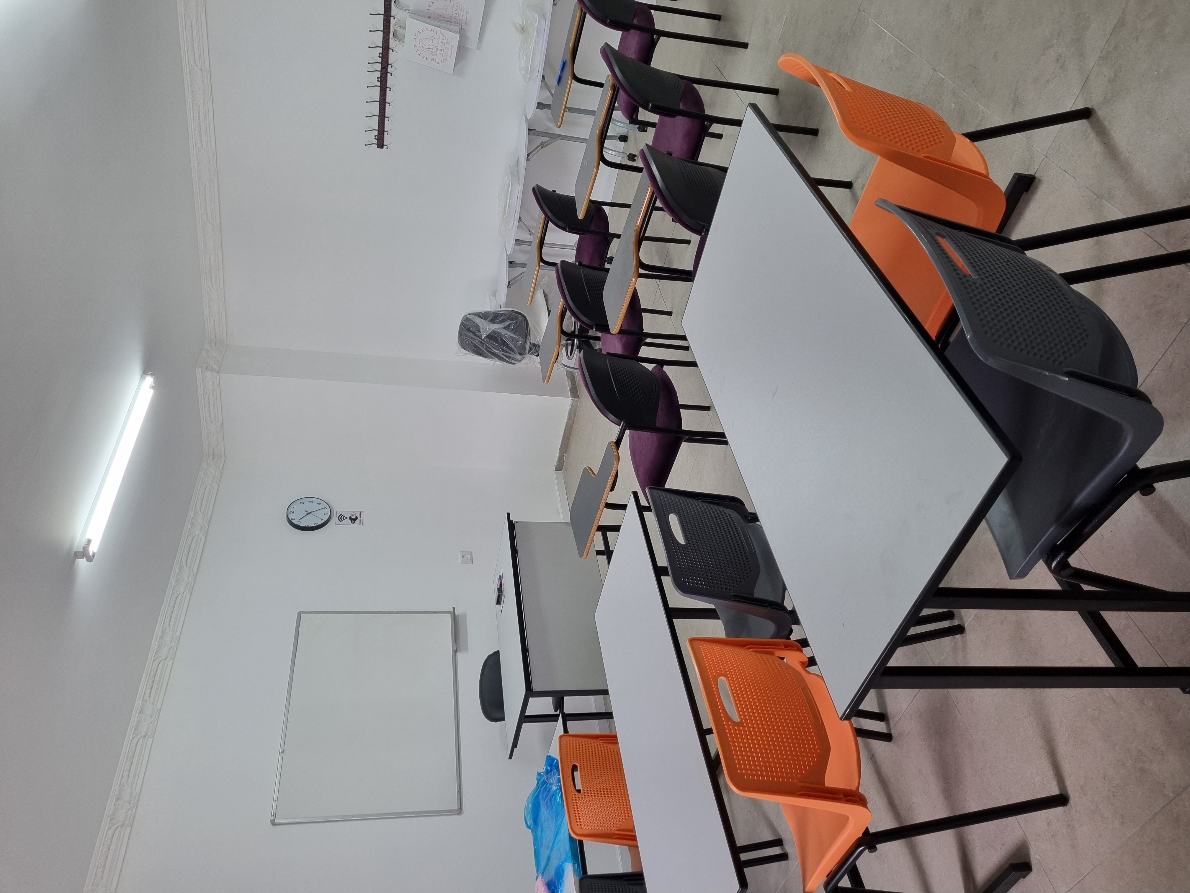 תמונה 1 ,כיסאות סטודנט  ושולחנות למכירה בקציר-חריש ציוד לעסקים  ריהוט לעסקים