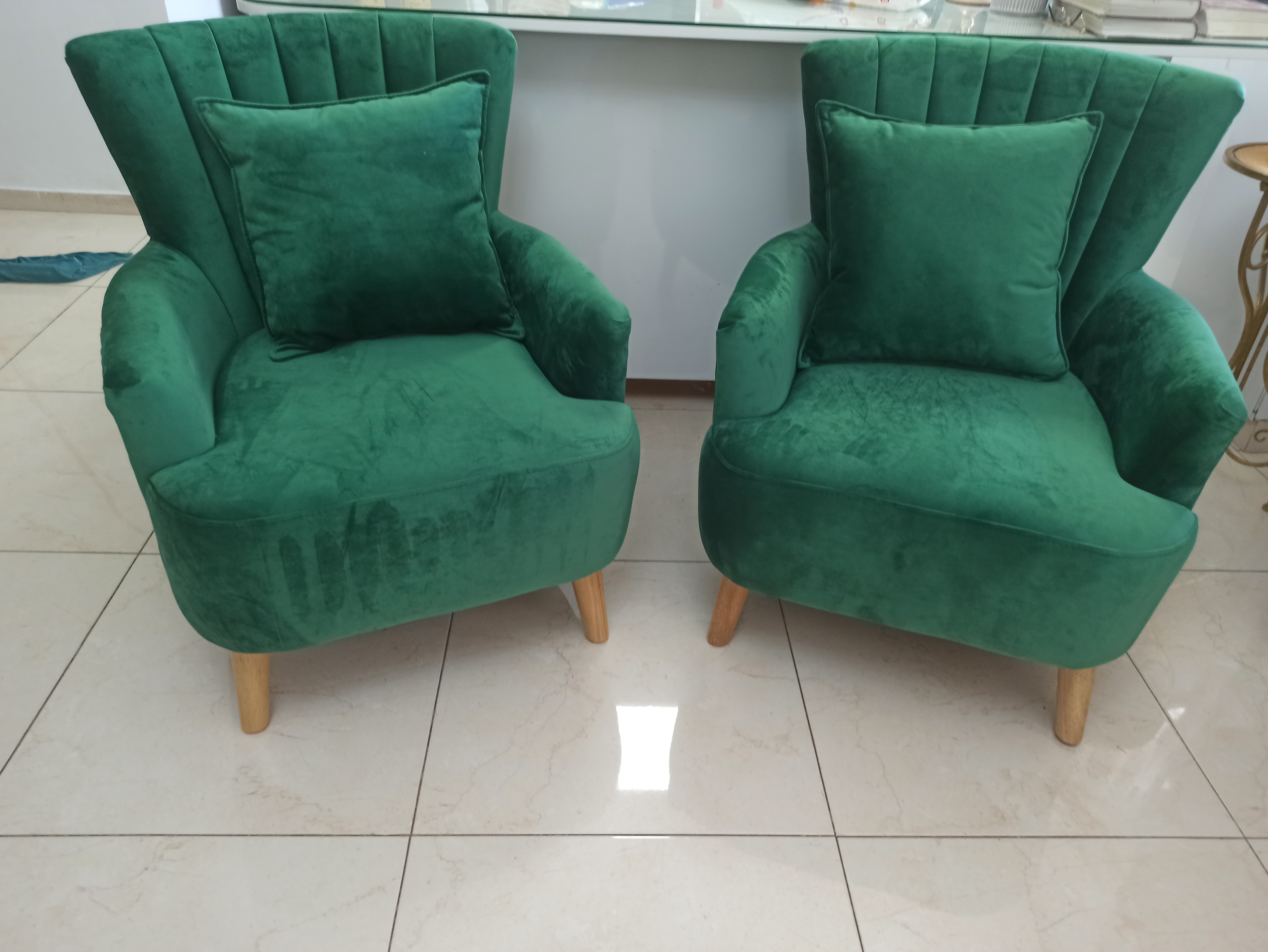 תמונה 1 ,2 כורסאות לסלון למכירה במעלה אדומים ריהוט  כורסאות