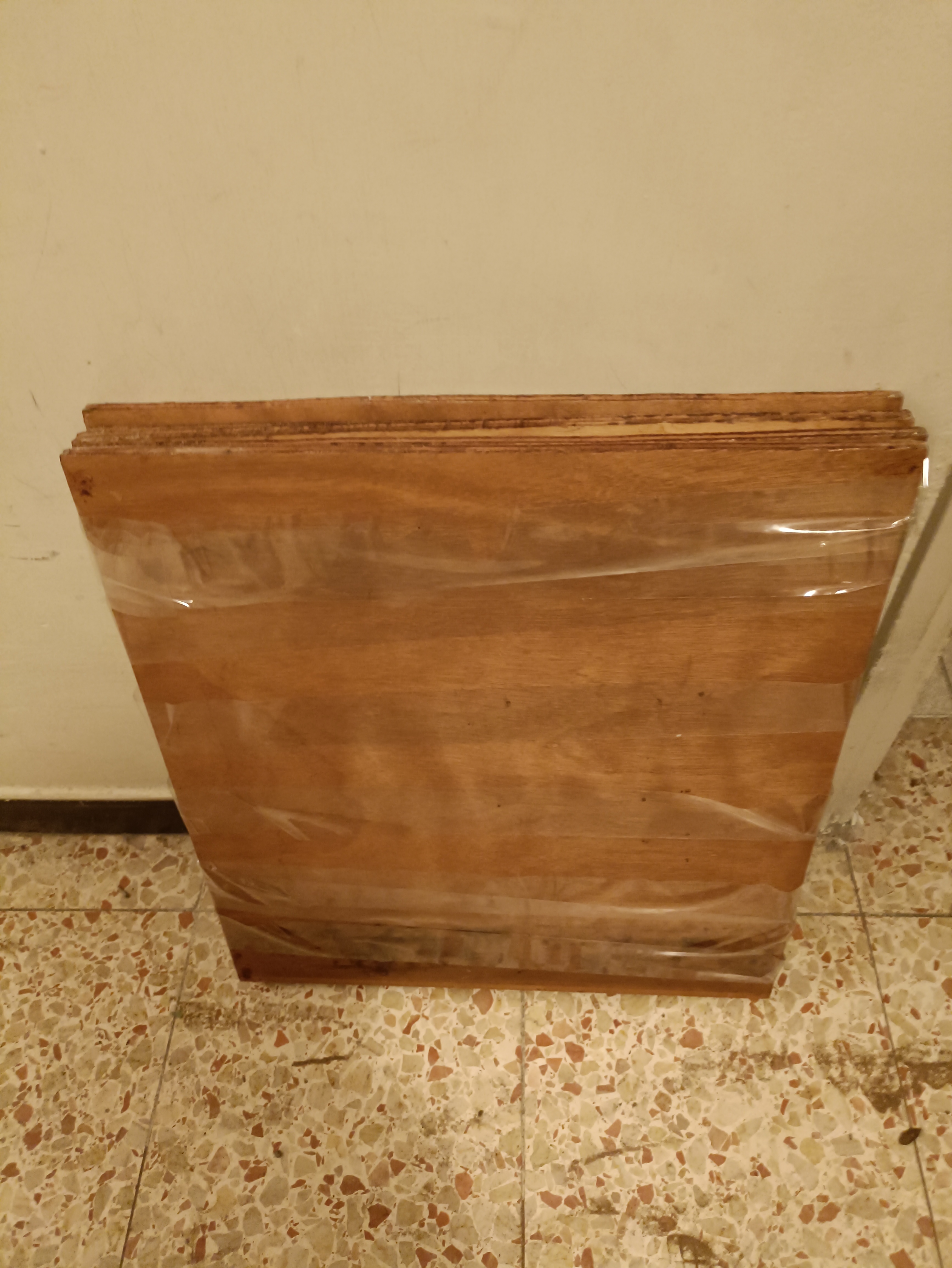 תמונה 1 ,מדפי עץ  למכירה ברמת גן ריהוט  מדפים