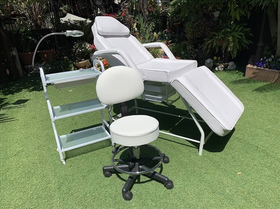 תמונה 1 ,מיטה+שידה+מנורה+כיסא למכירה באבו סנאן קוסמטיקה וטיפוח  טיפוח