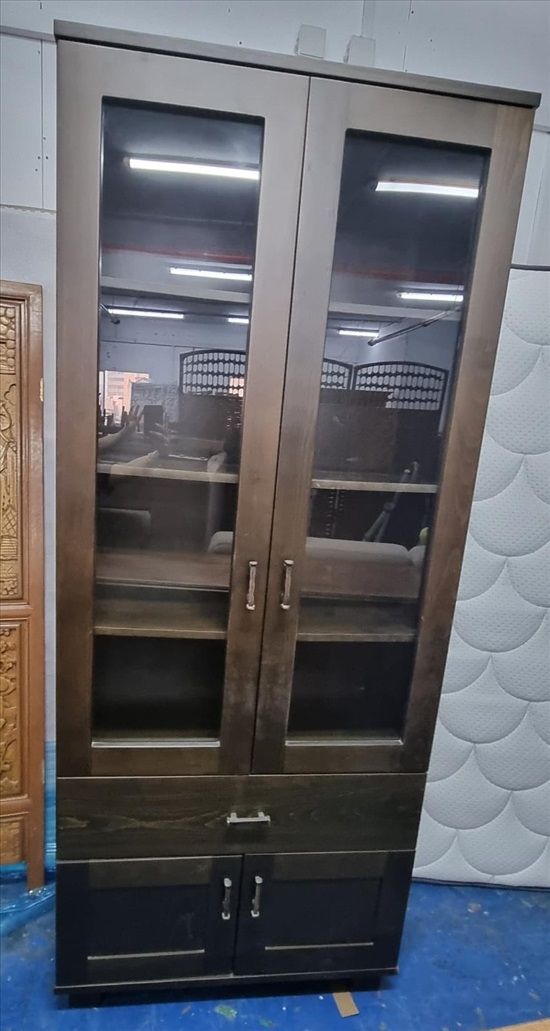 תמונה 1 ,מזנון מעץ מלא למכירה באזור ריהוט  מזנון/ ויטרינה