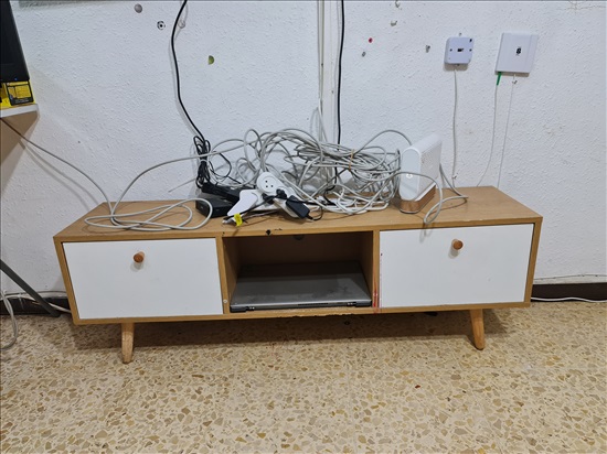 תמונה 1 ,מזנון קטן לטליווזיה גדולה למכירה בחולון ריהוט  מזנון