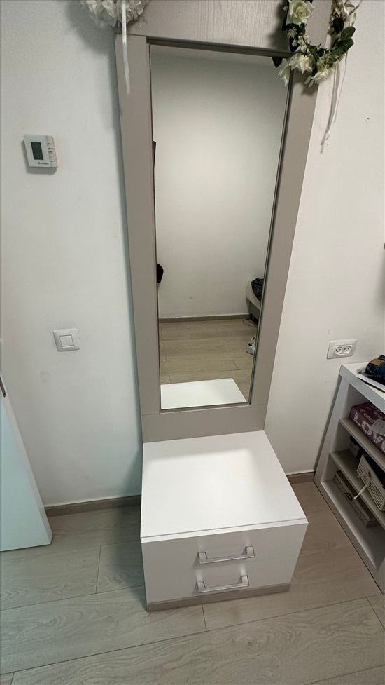 תמונה 2 ,שולחן, כוורת, שידה קטנה ומראה למכירה באשדוד ריהוט  חדרי שינה