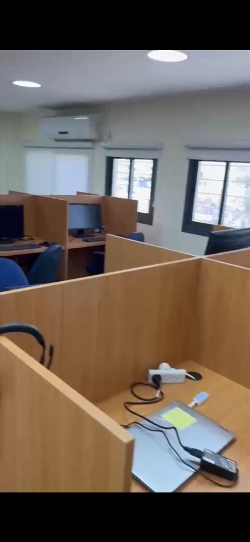 תמונה 3 ,עמדות טלמרקטינג + מחשבים וכיסא למכירה במעלה אדומים ציוד לעסקים  אחר