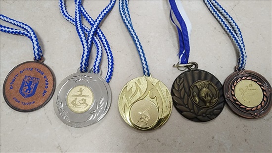 תמונה 8 ,מגוון מדליות וגביעים למכירה בפתח תקווה ציוד ספורט  אביזרים
