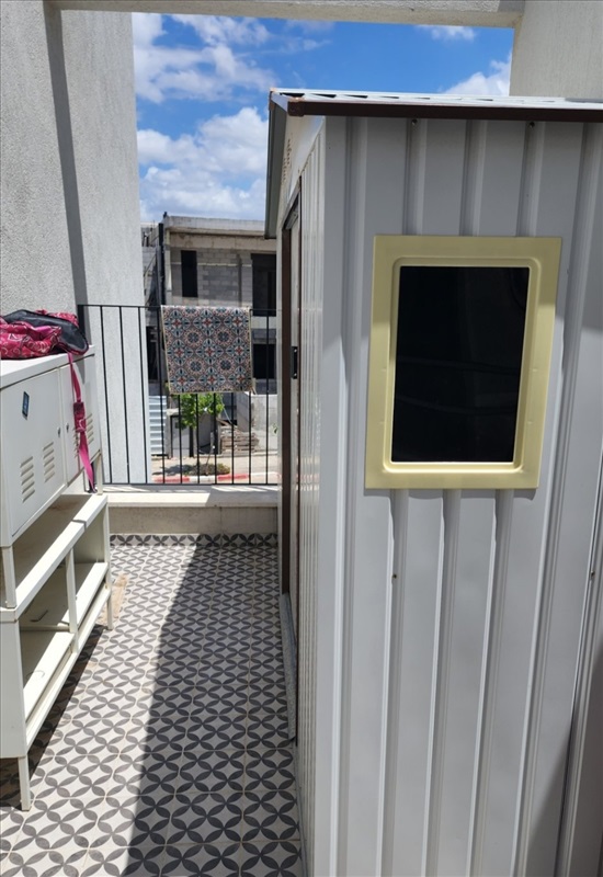 תמונה 2 ,מחסן מתכתעם רצפה למכירה בראש העין לגינה  מחסן