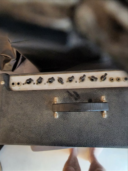 תמונה 1 ,Fender deluxe למכירה בירושלים כלי נגינה  מגבר