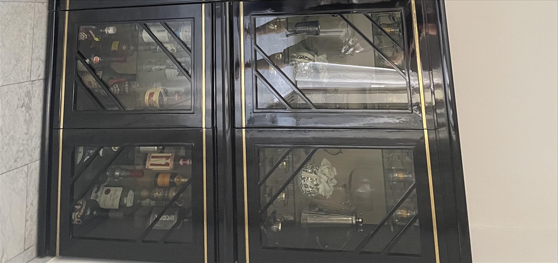 תמונה 1 ,ויטרינה/מזנון למכירה ברמת גן ריהוט  מזנון/ ויטרינה