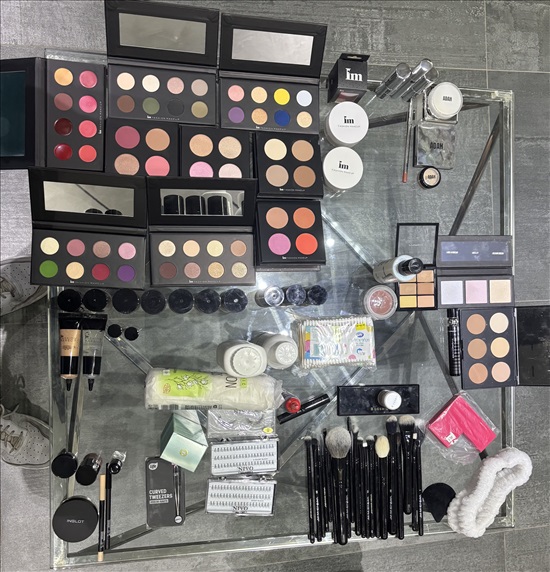 תמונה 2 ,מזוודת איפור למכירה בבאר שבע יד-שניה לנשים  תכשירים וטיפוח