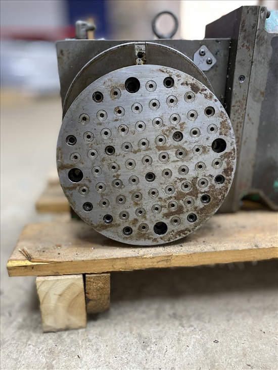 תמונה 8 ,ציר רביעי למכונת CNC  למכירה ביד חנה  ציוד לתעשייה  מכונות