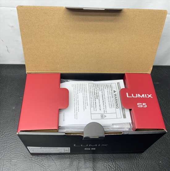 תמונה 2 ,LUMIX S5 4K עם עדשה 20-60 מ"מ למכירה בנוף איילון צילום  מצלמה דיגיטלית