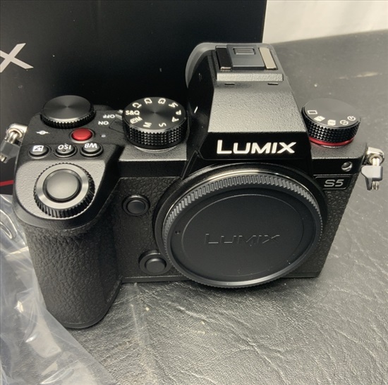 תמונה 6 ,LUMIX S5 4K עם עדשה 20-60 מ"מ למכירה בנוף איילון צילום  מצלמה דיגיטלית