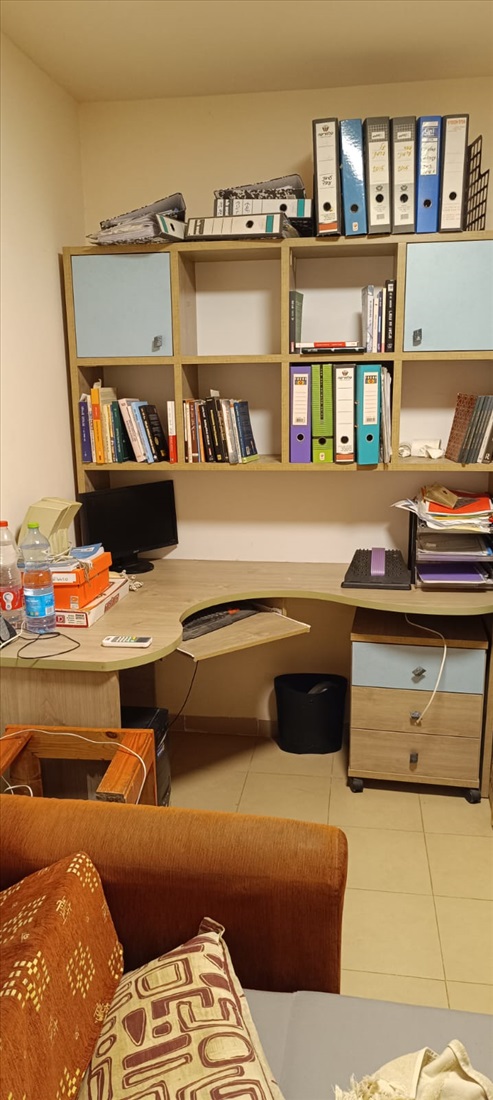 תמונה 1 ,שולחן משרדי + מדפים ומגירות למכירה במלכיה ריהוט  ריהוט משרדי