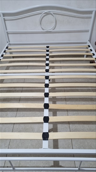 תמונה 1 ,מיטה זוגית מתכת לבן  למכירה במבשרת ציון ריהוט  מיטות