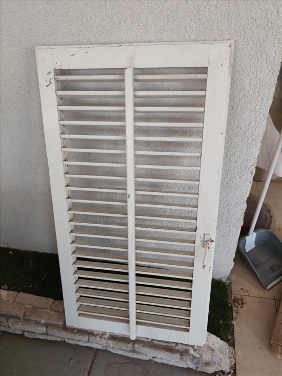 תמונה 3 ,תריס עץ ישן מאוד במצב מעולה  למכירה בכפר ביל"ו לבית  אחר