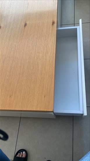 תמונה 2 ,שולחן לסלון עץ מלא עם 2 מגרות  למכירה בפתח תקווה ריהוט  שולחנות