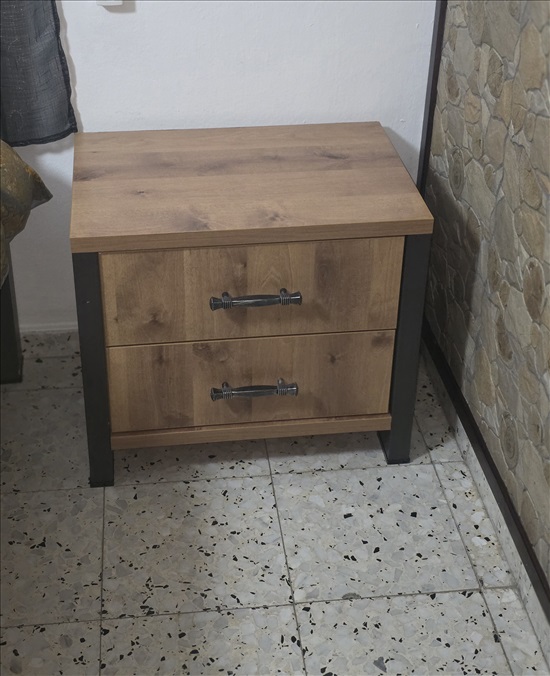 תמונה 1 ,מיטה זוגית+מזרן+שידות תואמות למכירה בירושלים ריהוט  מיטות