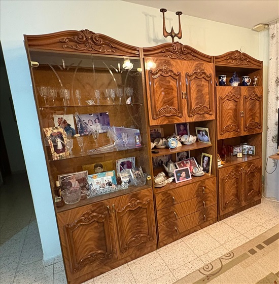 תמונה 1 ,מזנון בסגנון עתיק  למכירה בעפולה צעירה ריהוט  מזנון/ ויטרינה