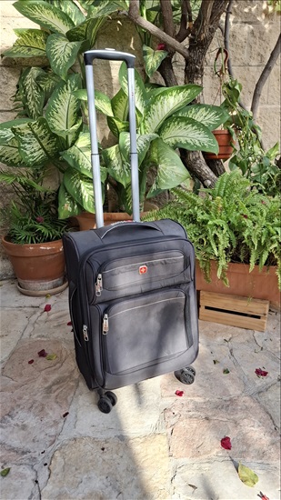 תמונה 1 ,מזוודה קטנה 55/36/20  למכירה ברמת גן למטייל ולמתגייס  מזוודות ותיקים