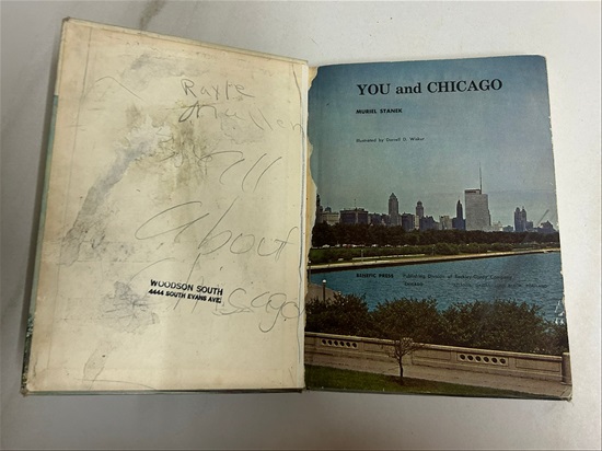 תמונה 2 ,ספר You and Chicago למכירה בנתניה ספרות ומאמרים  שפה זרה