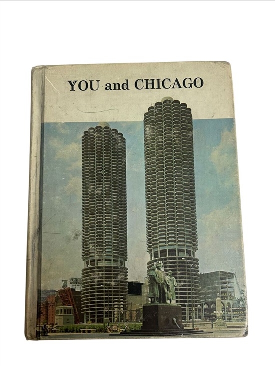 תמונה 1 ,ספר You and Chicago למכירה בנתניה ספרות ומאמרים  שפה זרה