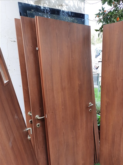 תמונה 1 ,דלתות עם משקוף כחדשות למכירה בקרית מלאכי תכולת דירה  שונות